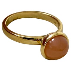Syna Yellow Gold Medium Peach Moonstone Ring