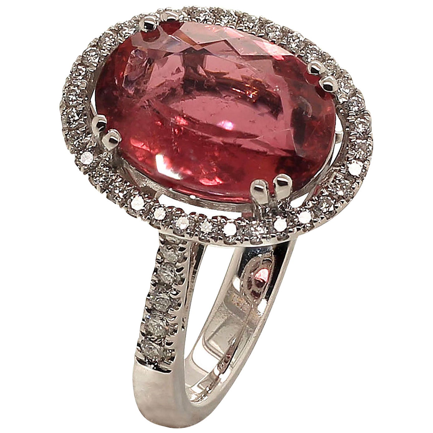 Anello AJD con tormalina rosa ovale e diamanti incastonati in oro bianco 14K