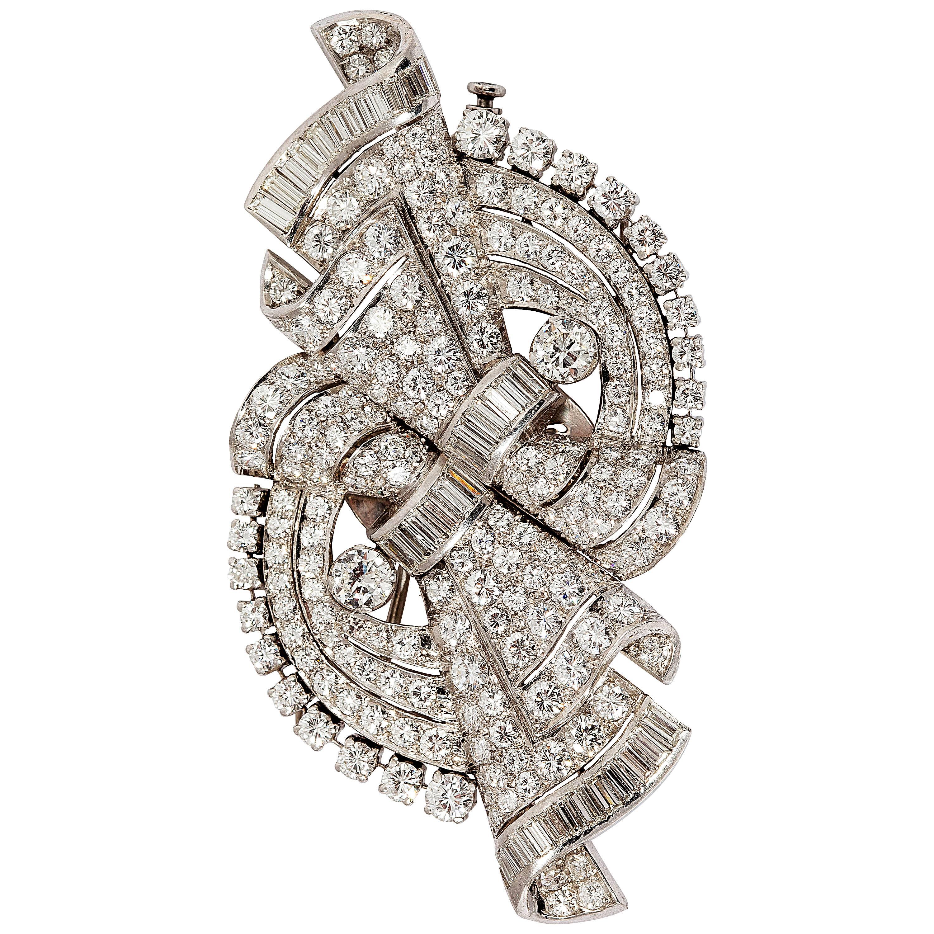 Ravissante broche à double clip en platine avec diamants Art Déco en vente