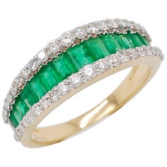 18 Karat Gold Emerald Baguette Diamond Contemporary Wedding Band Ring