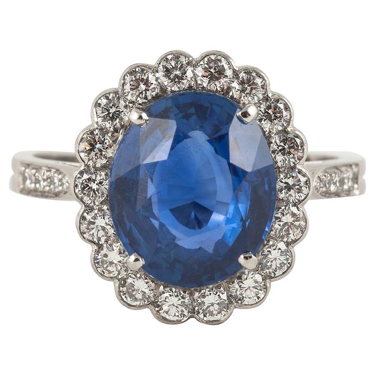 Natural Ceylon Sapphire and Diamond Platinum Engagement Ring For Sale at 1stdibs