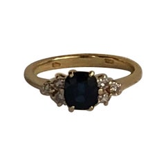 18 Karat Yellow Gold Ring with Central Sapphire and Diamonds