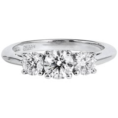Tiffany & Co. Dreisteiniger Diamant-Verlobungsring
