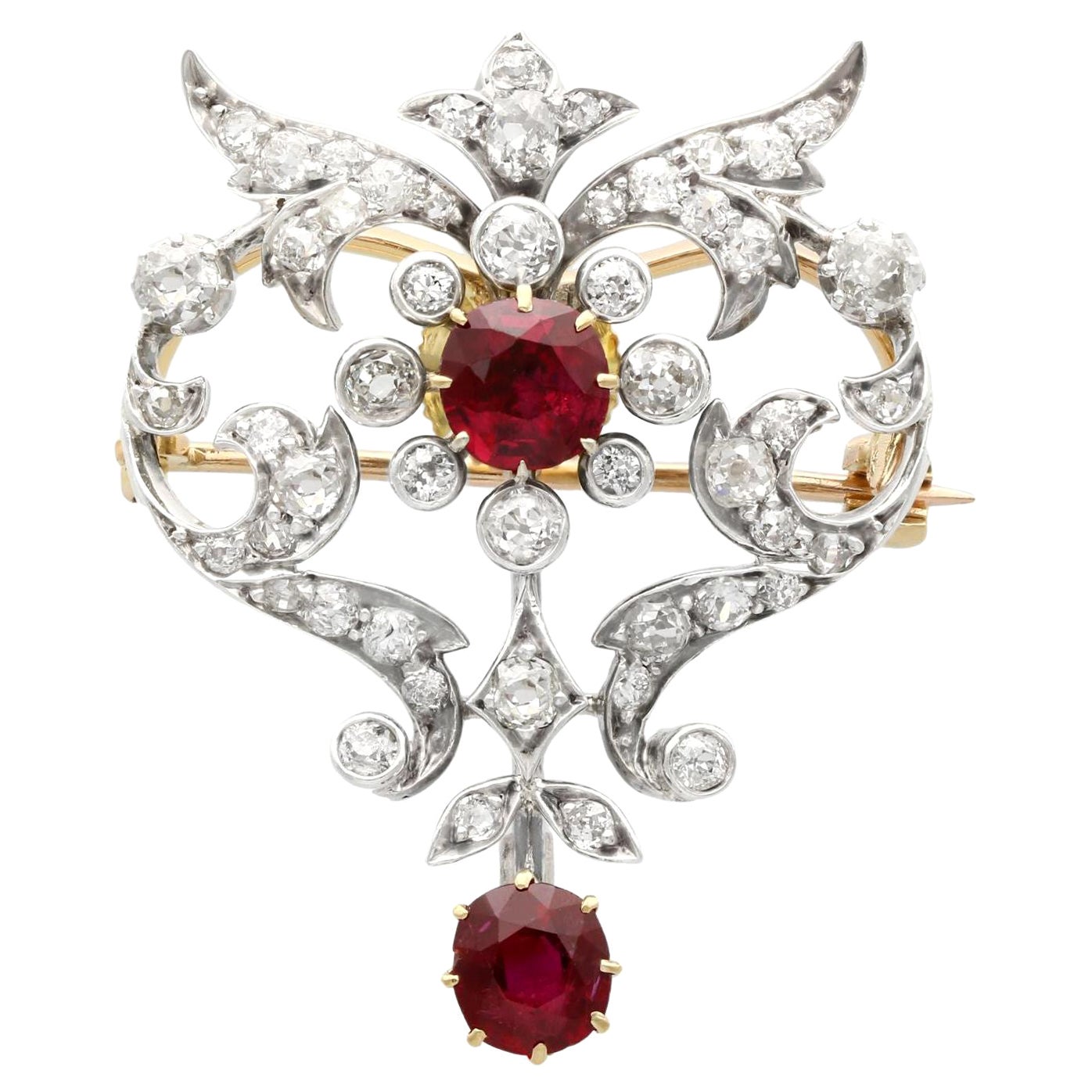 1910s Antique 2.05 Carat Ruby and 1.70 Carat Diamond and Yellow Gold Brooch For Sale