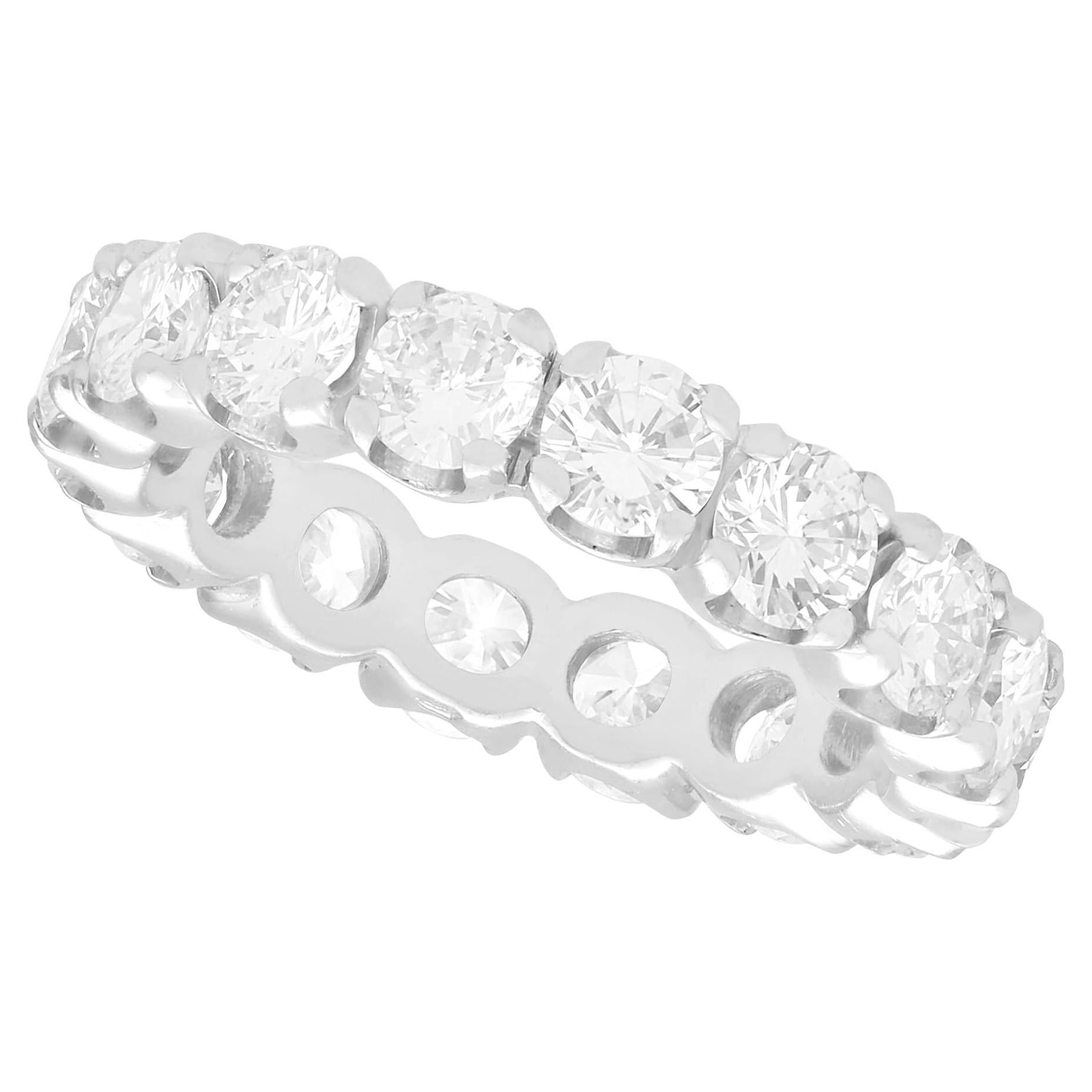 Anillo de eternidad vintage de oro blanco y diamantes de 2.88 quilates