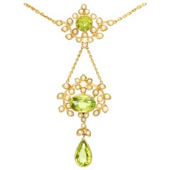 1920s Antique 3.43 Carat Peridot and Seed Pearl Yellow Gold Necklace