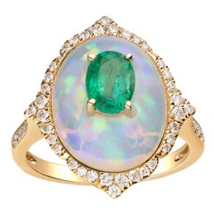 4/5 Carat Natural Emerald and Diamond 14 Karat Yellow Gold Ring