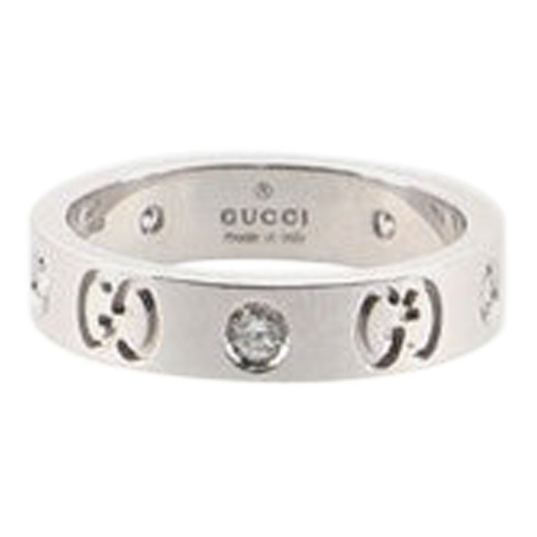Gucci Icon Twirl 18 Karat White Gold Diamond Band Ring For Sale at 1stDibs