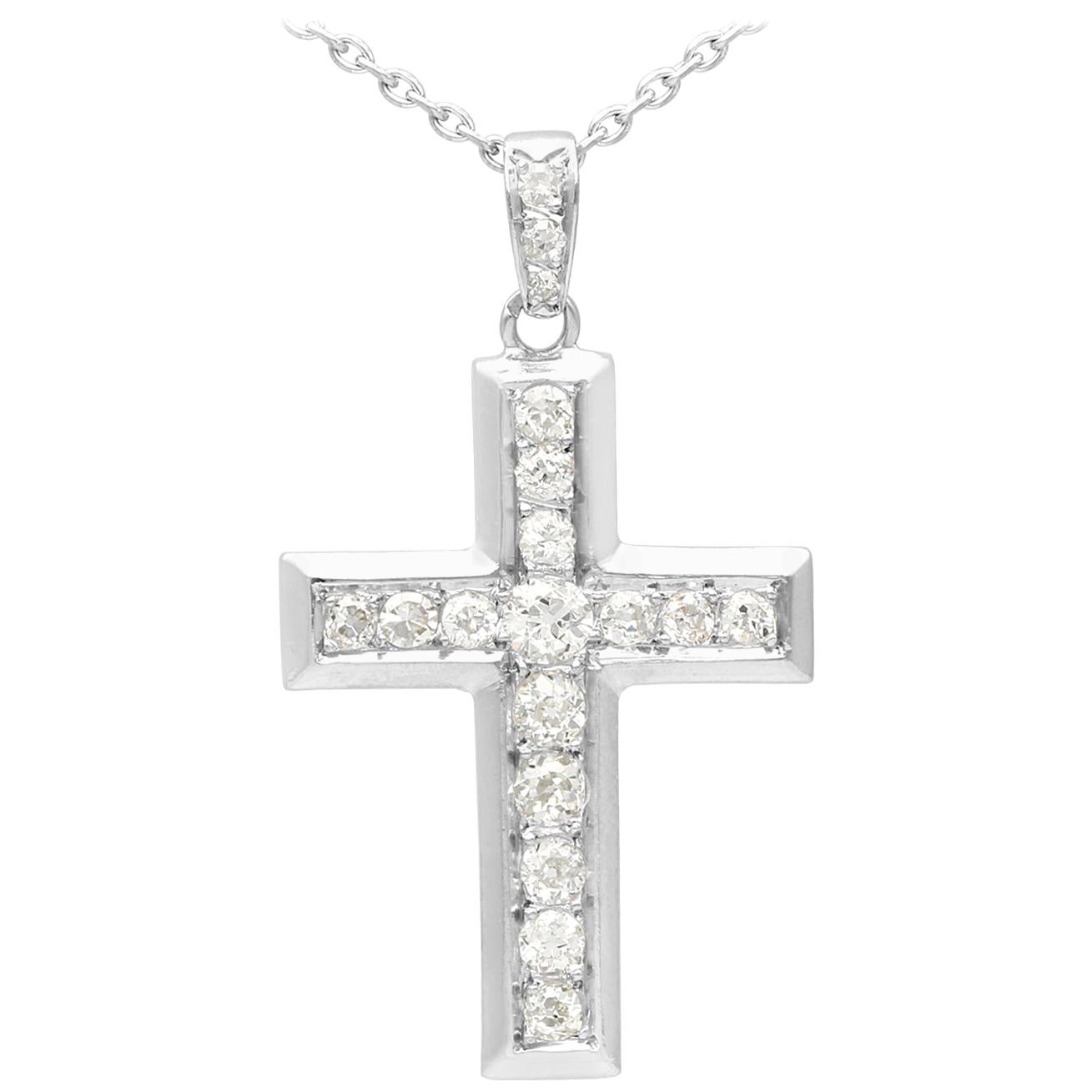 Pendentif croix ancien en or blanc et diamants, années 1930 en vente
