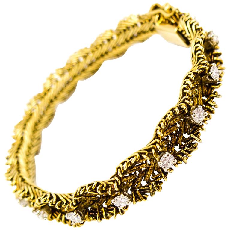 Elegant Gold and Diamond Bracelet For Sale at 1stDibs