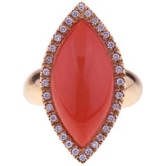 Bague en or rose avec bordure en corail méditerranéen marquise et diamants