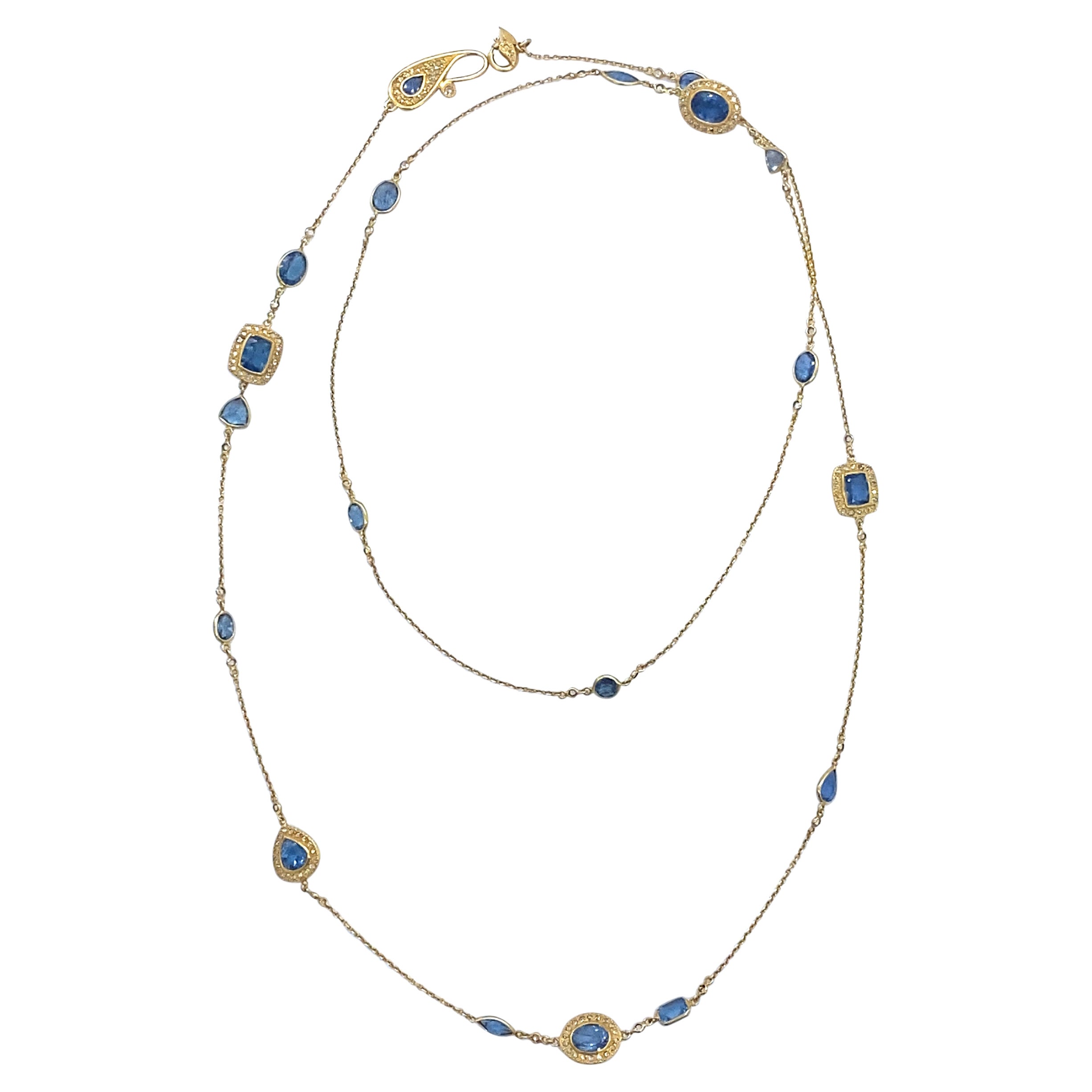 Deep Blue Aquamarine and Diamond Necklace Set in 20 Karat Yellow Gold For Sale