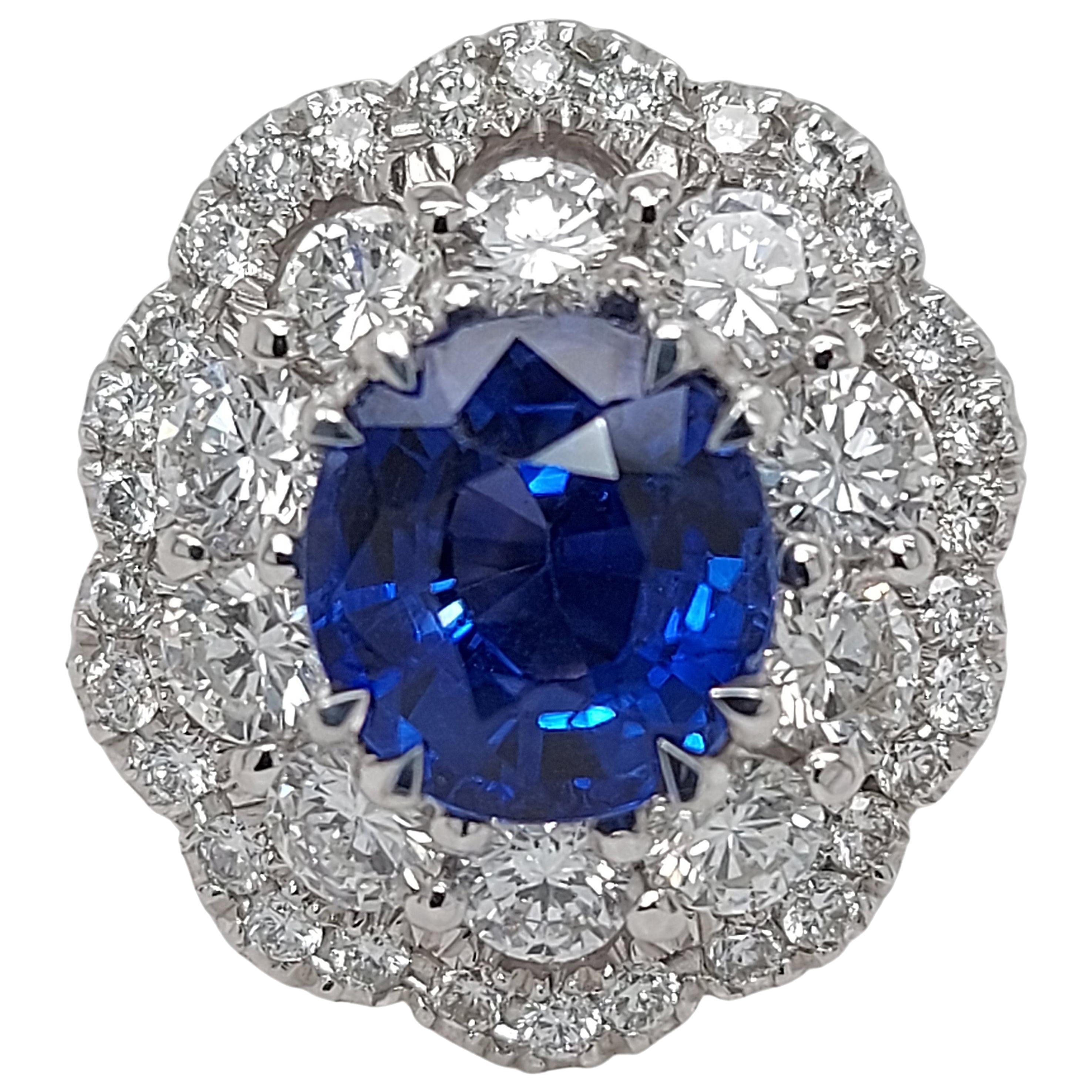 Exceptional 18 Karat Gold Ring with 2.43 Carat Sapphire and 1.36 Carat Diamonds For Sale