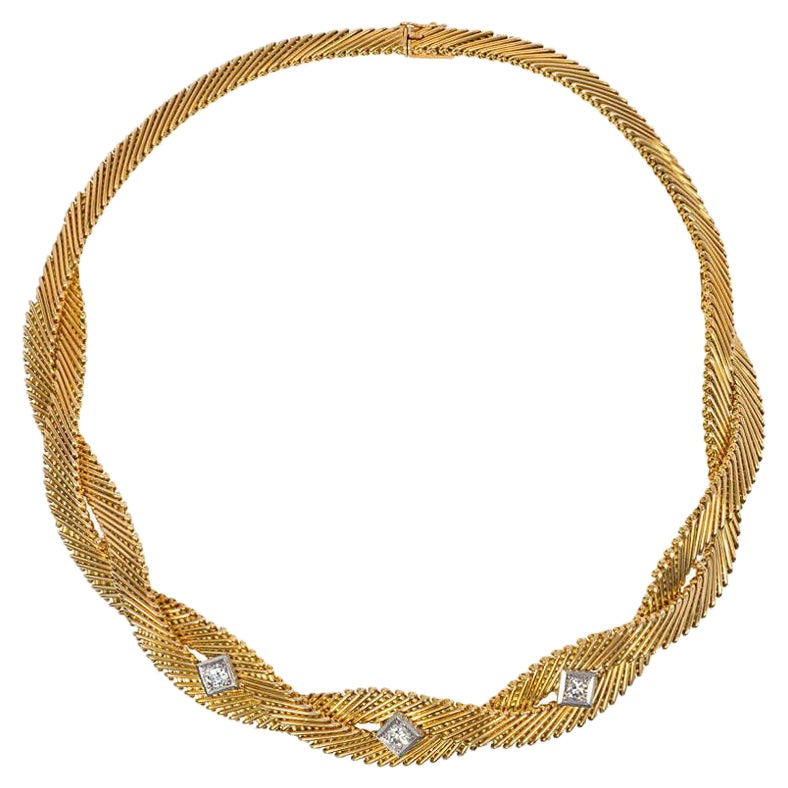 French Mid-20th Century Gold Wire Twist Necklace with Diamond Accents For Sale