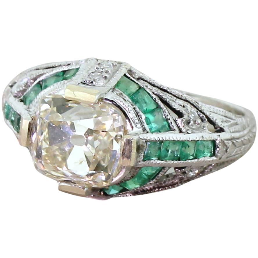 Art Deco 2.01 Carat Old Cut Diamond Emerald gold Engagement Ring For Sale