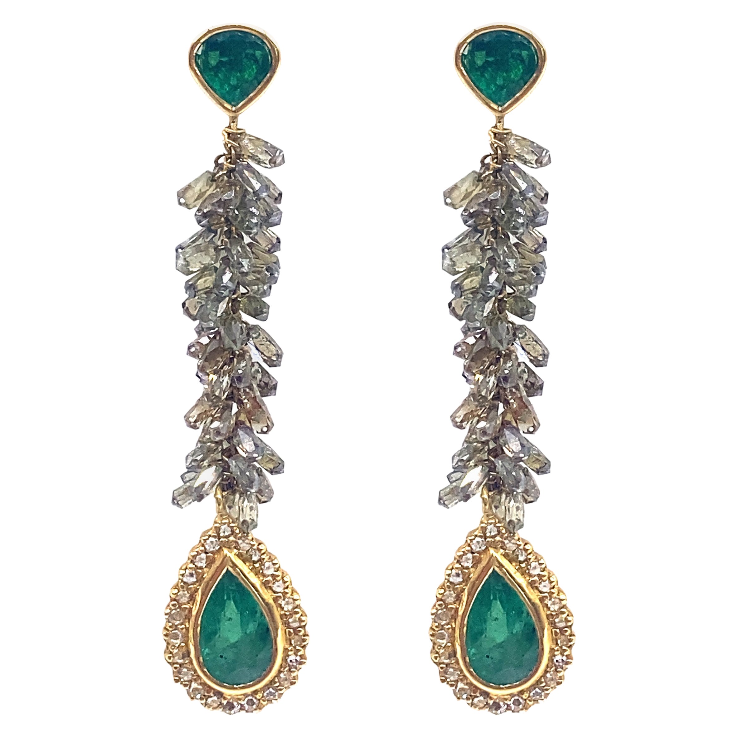 Pendientes Colgantes de Esmeraldas en Forma de Pera de 7,46 Quilates con Diamantes