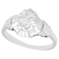 Bague solitaire française ancienne des années 1930 en or blanc 18 carats et diamants 0,63 carat