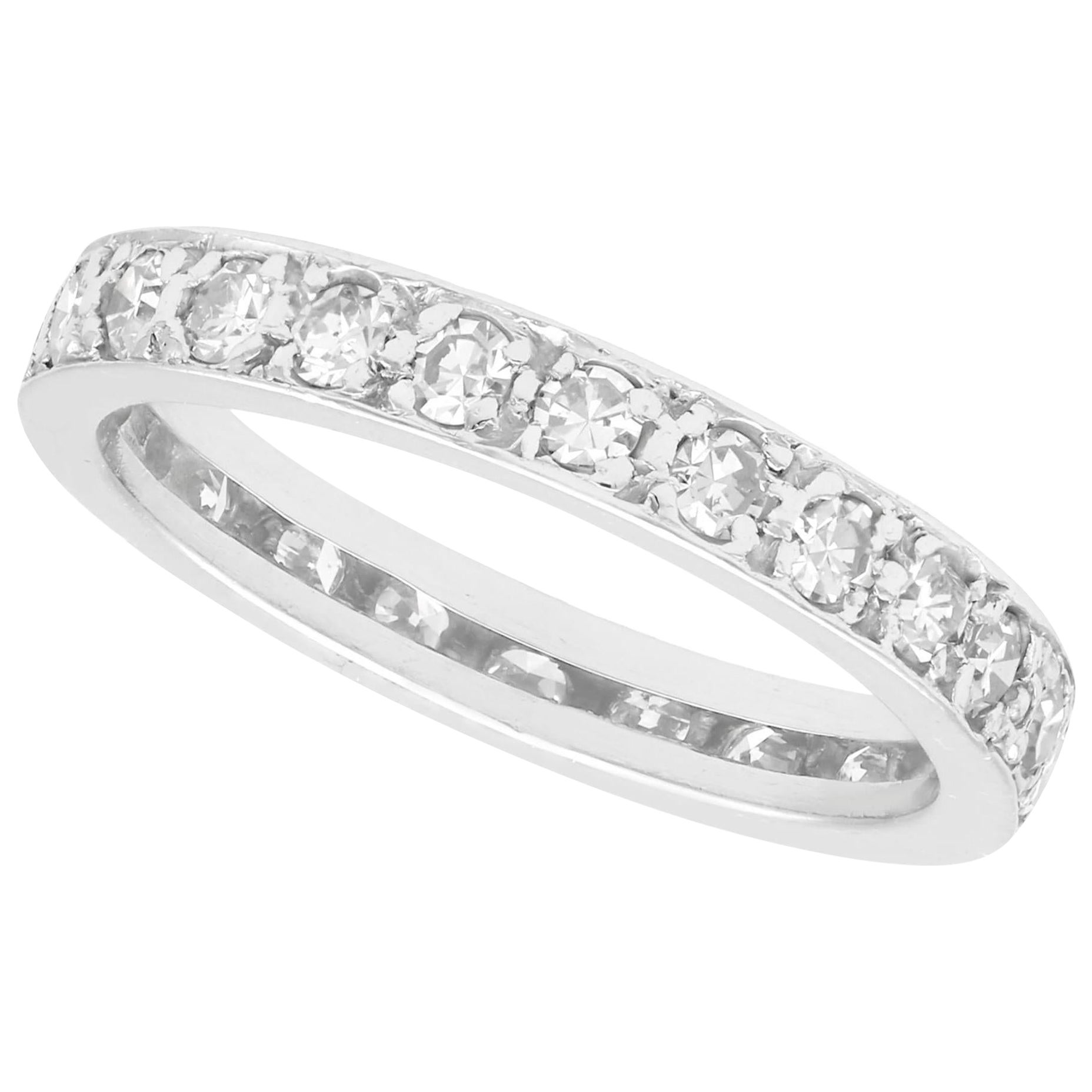 Anillo de compromiso de eternidad de diamantes y oro blanco de 18 quilates de los años 30