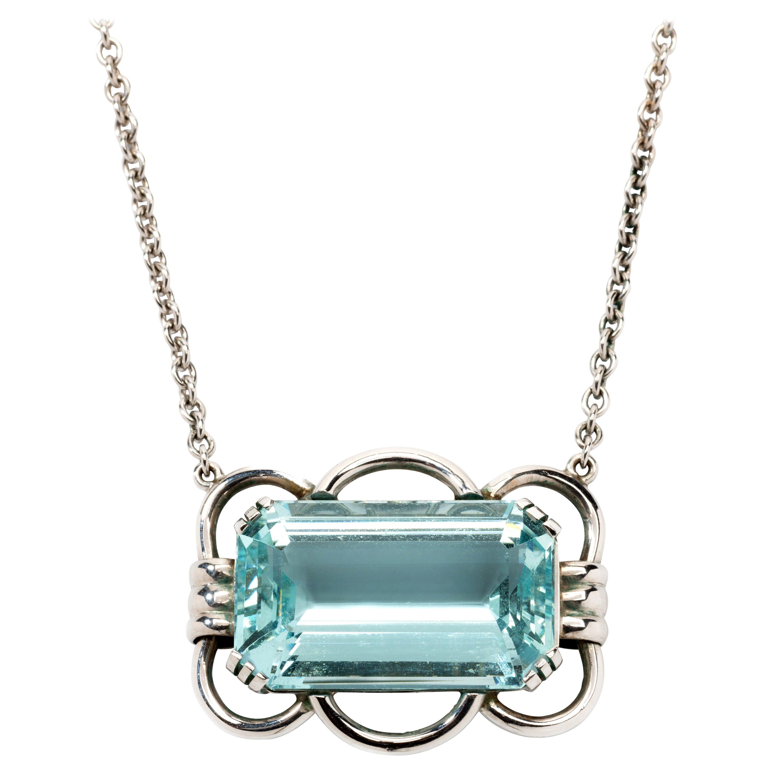 Aquamarine Gold Pendant with Chain For Sale