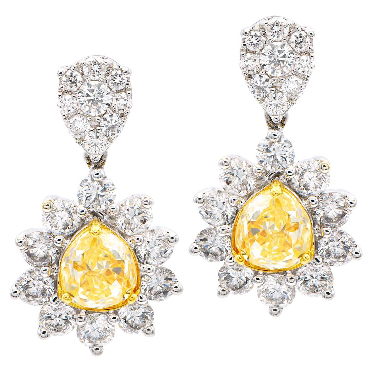 Pendientes de gota de diamante amarillo de 2,2 quilates con diamantes blancos