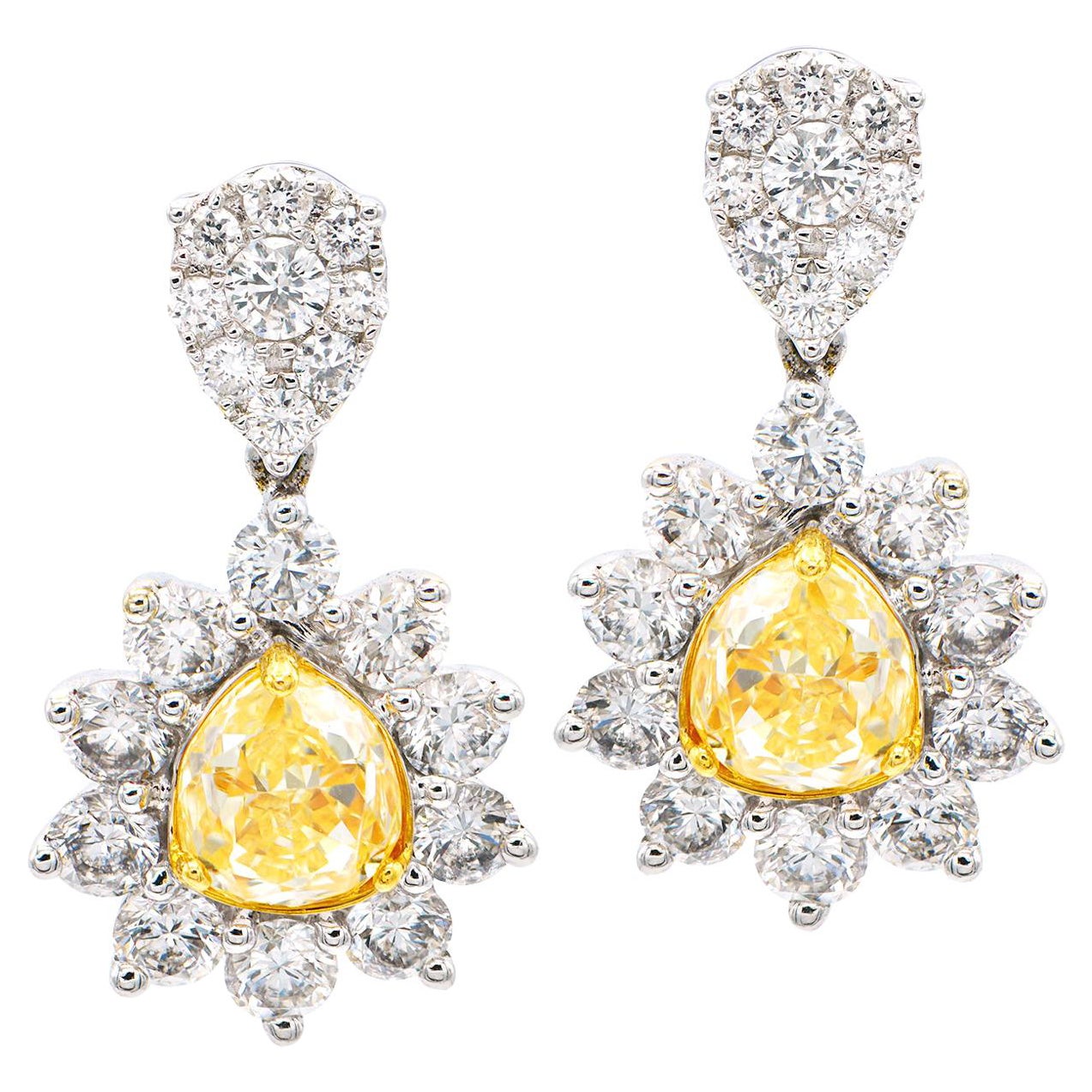 Boucles d'oreilles en goutte avec diamants jaunes de 2,2 carats et diamants blancs