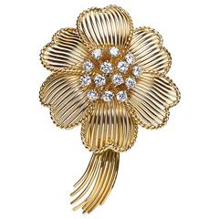 1960s Cartier diamond gold flower brooch 4