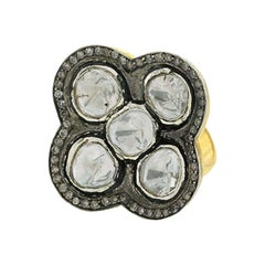 Anello di design in oro e argento con design a trifoglio e diamanti