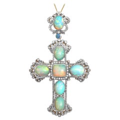 Antiguo Broche Colgante Cruz Dorada de Plata con Ópalo de 20,34 Quilates y Diamante de 4,63 Quilates