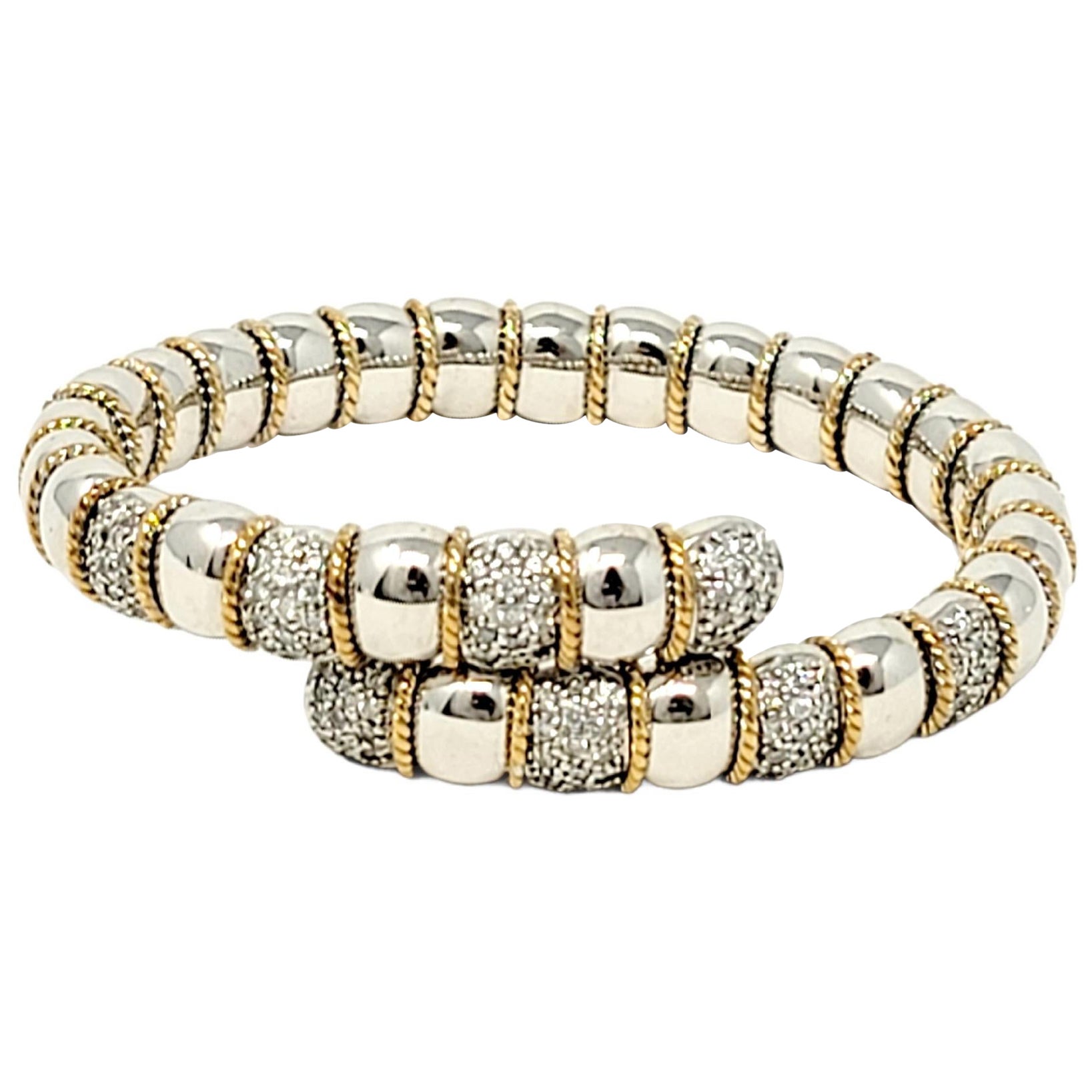 Sonia B. Pulsera Bypass Flexible con Estación de Diamantes Pave Oro de 14 Kilates Dos Tonos