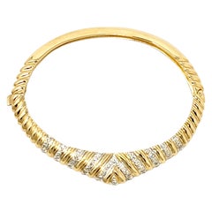 Bracelet jonc à charnières à dôme en or jaune 14 carats avec chevrons et diamants taille unique 
