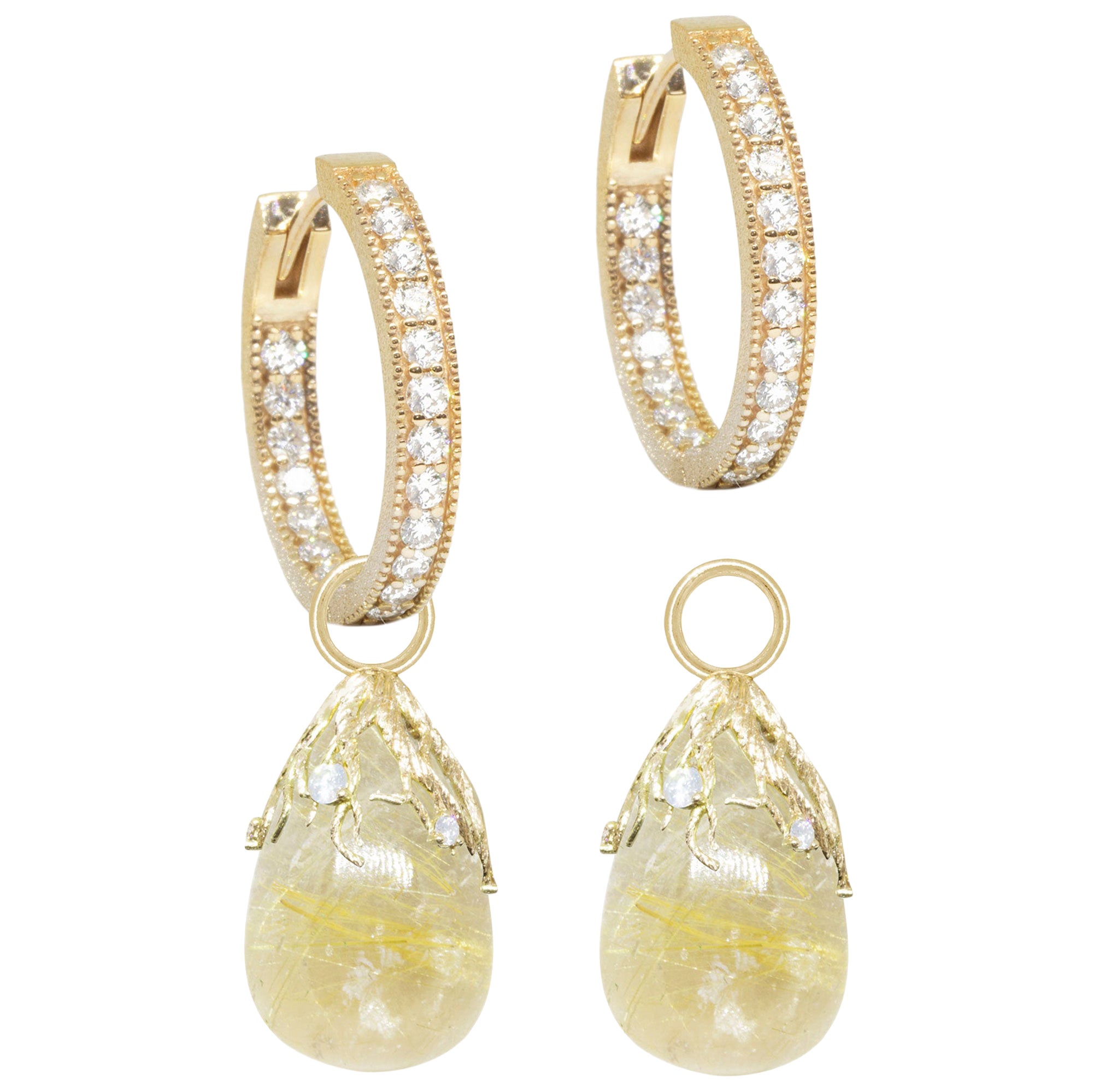 Boucles d'oreilles breloques en or 18 carats avec quartz tourmalé doré enraciné  en vente
