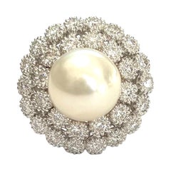 18k White Gold Ring with Pearl and Diamonds