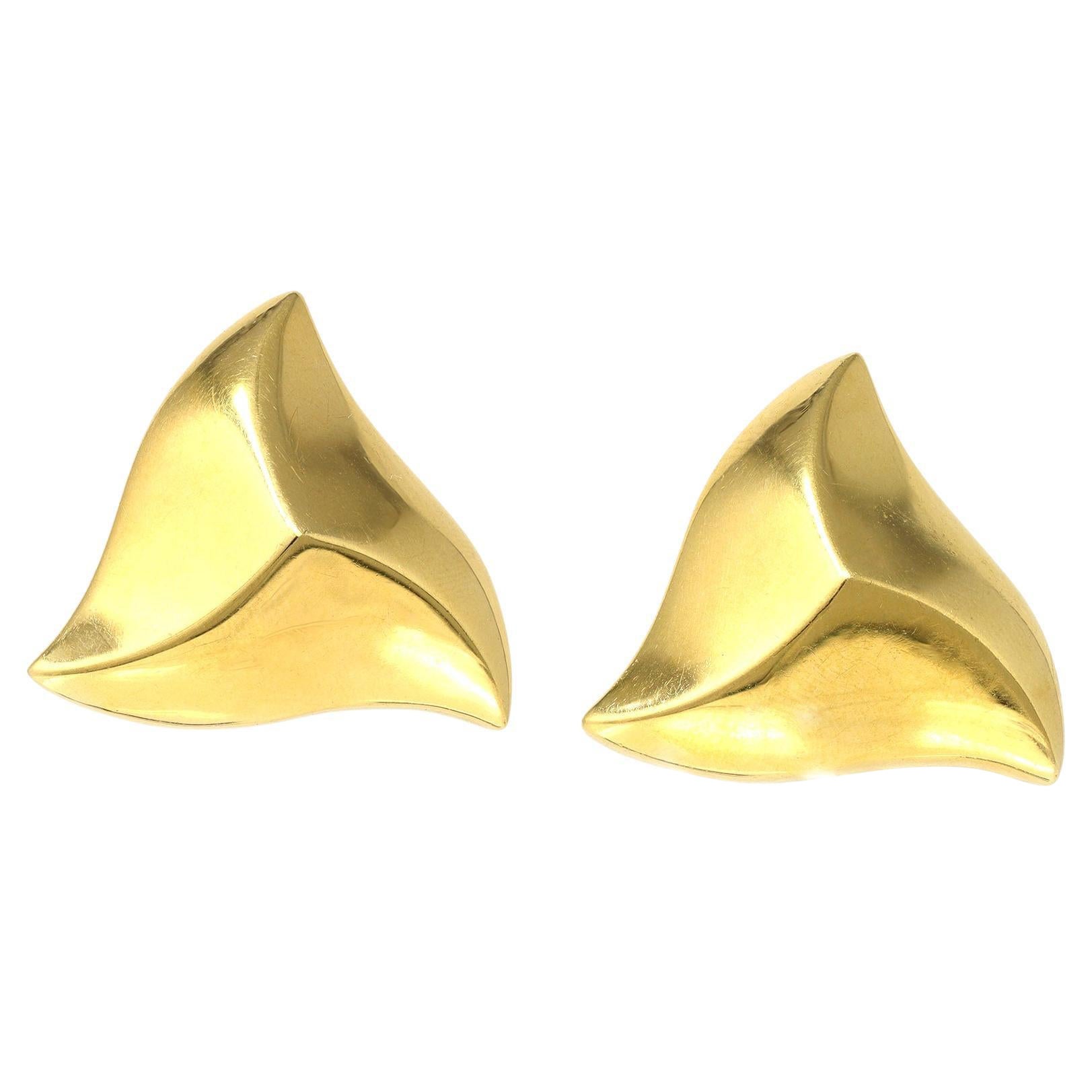 Signed Angela Cummings Pyramidal Clip On Earrings in 18 Karat Yellow Gold For Sale