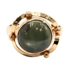 Green 6 Ray Round Natural Star Sapphire 18 Carat Yellow Gold Vintage Ring