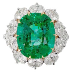18 Karat Gold 8.08 Carat Natural Emerald with Diamond Cocktail Ring
