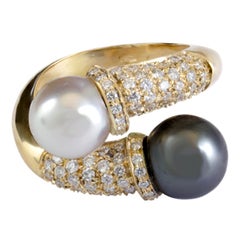Black and White Pearl Toi et Moi Ring Set with White Diamonds 18kt Yellow Gold