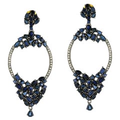 Boucles d'oreilles saphir bleu ornées de diamants en or jaune 18k et argent