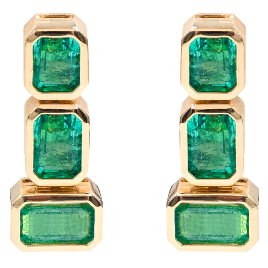 18 Karat Yellow Gold 6.53 Carat Natural Emerald-Cut Emerald Dangle Earrings For Sale