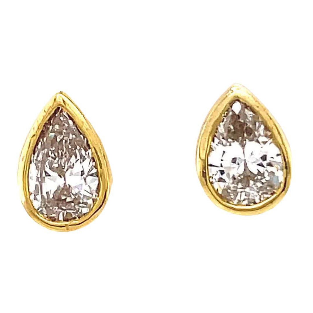 New Vintage Style Pear Shape Diamond 18 Karat Yellow Gold Stud Earrings