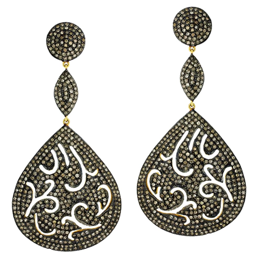 Ohrringe in Birnenform mit Pavé-Diamanten aus 18 Karat Gelbgold und Silber im Angebot
