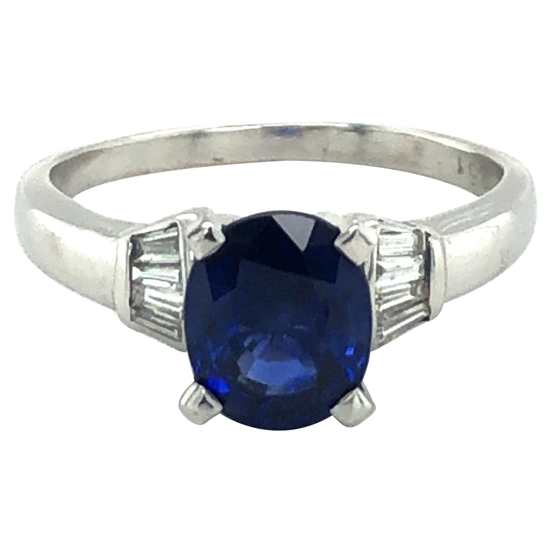 Classic Sapphire and Diamond Ring in 18 Karat White Gold For Sale