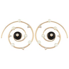 Pendientes grandes de aro Yin Yang de oro rosa de 14k con diamantes de Selda Jewellery