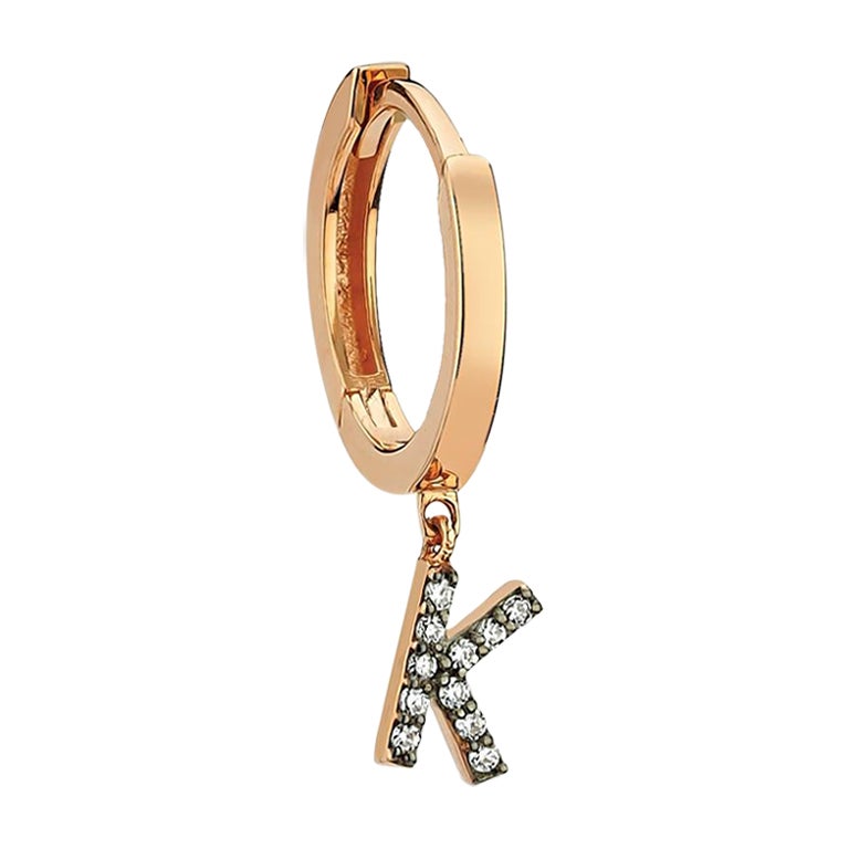 Buchstabe Letter K 'Single' 14k Roségold Ohrring mit weißem Diamant im Angebot
