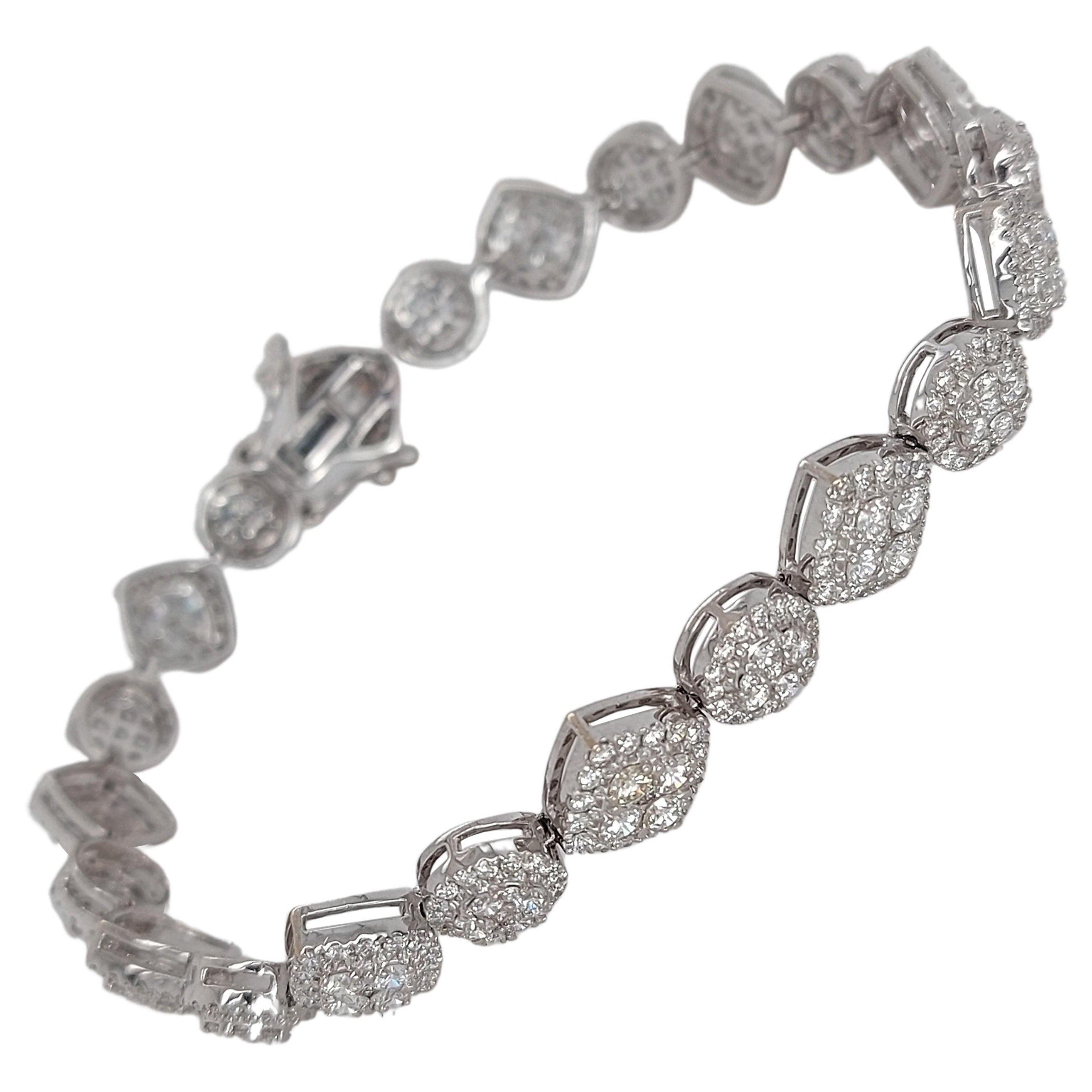 Bracelet tennis en or blanc 18 carats avec diamants de 5,48 carats en vente