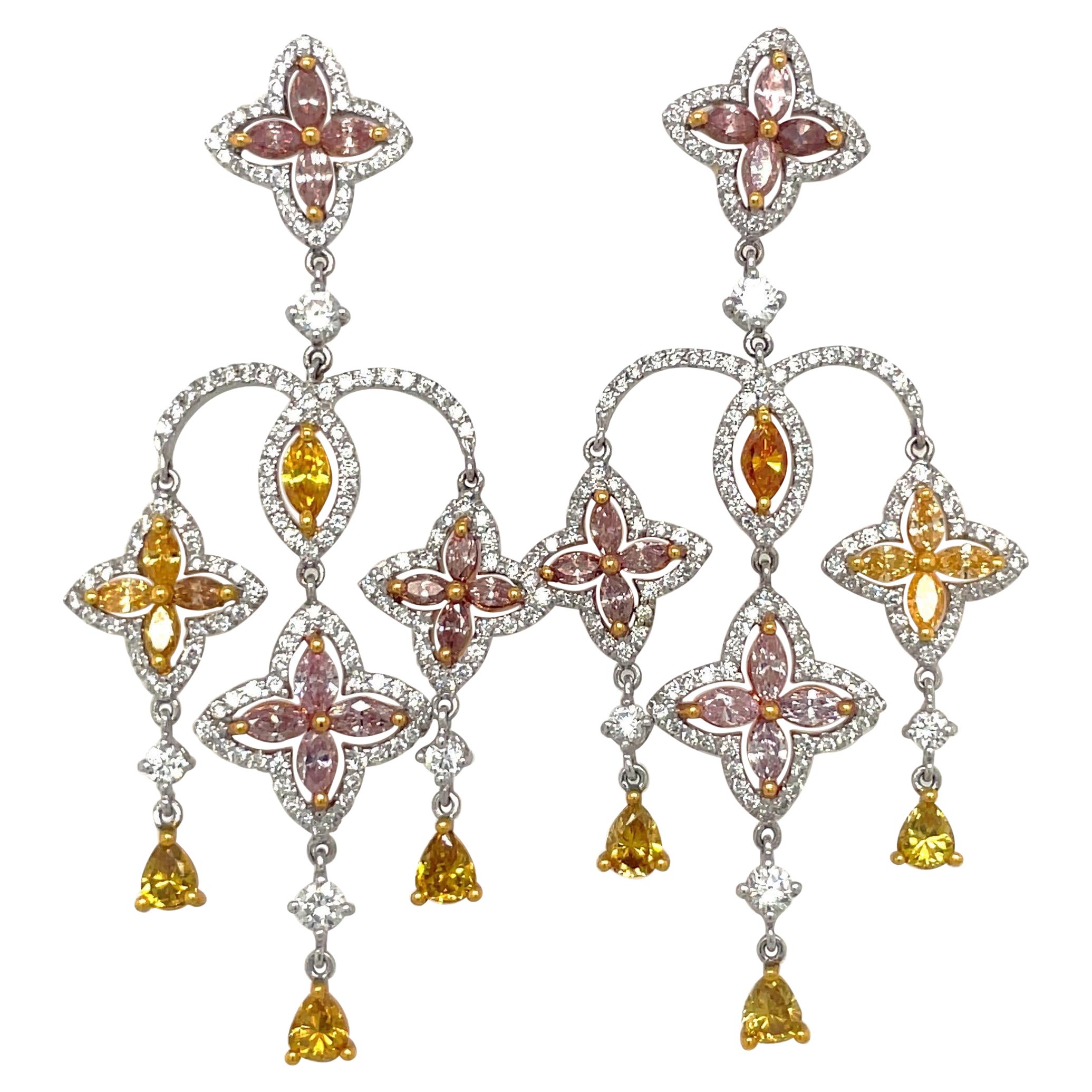3.21Ct. Arabesque-Kronleuchter-Ohrring aus 18 Karat Gold mit farbigen Diamanten