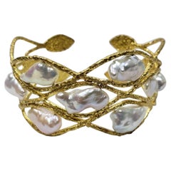 Manchette Infinity Pearl en or 22 carats, par Tagili