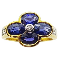 Blauer blauer Saphir mit Diamant  Ring in 18 Karat Gold gefasst