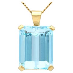 18.93 Carat Aquamarine Yellow Gold Pendant