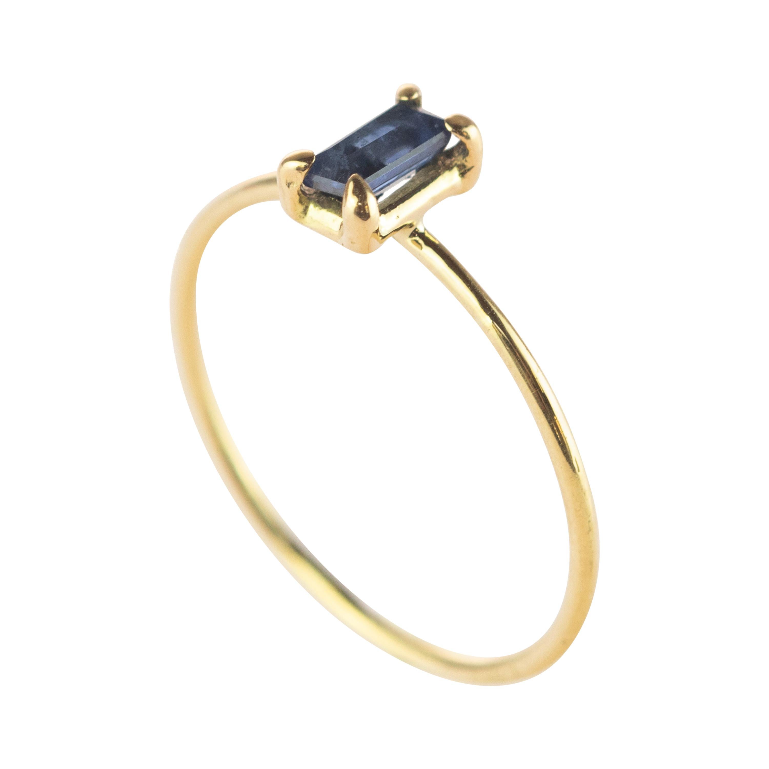 Intini Jewels Natural Blue Sapphire 18 Karat Gold Cocktail Handmade Modern Ring For Sale