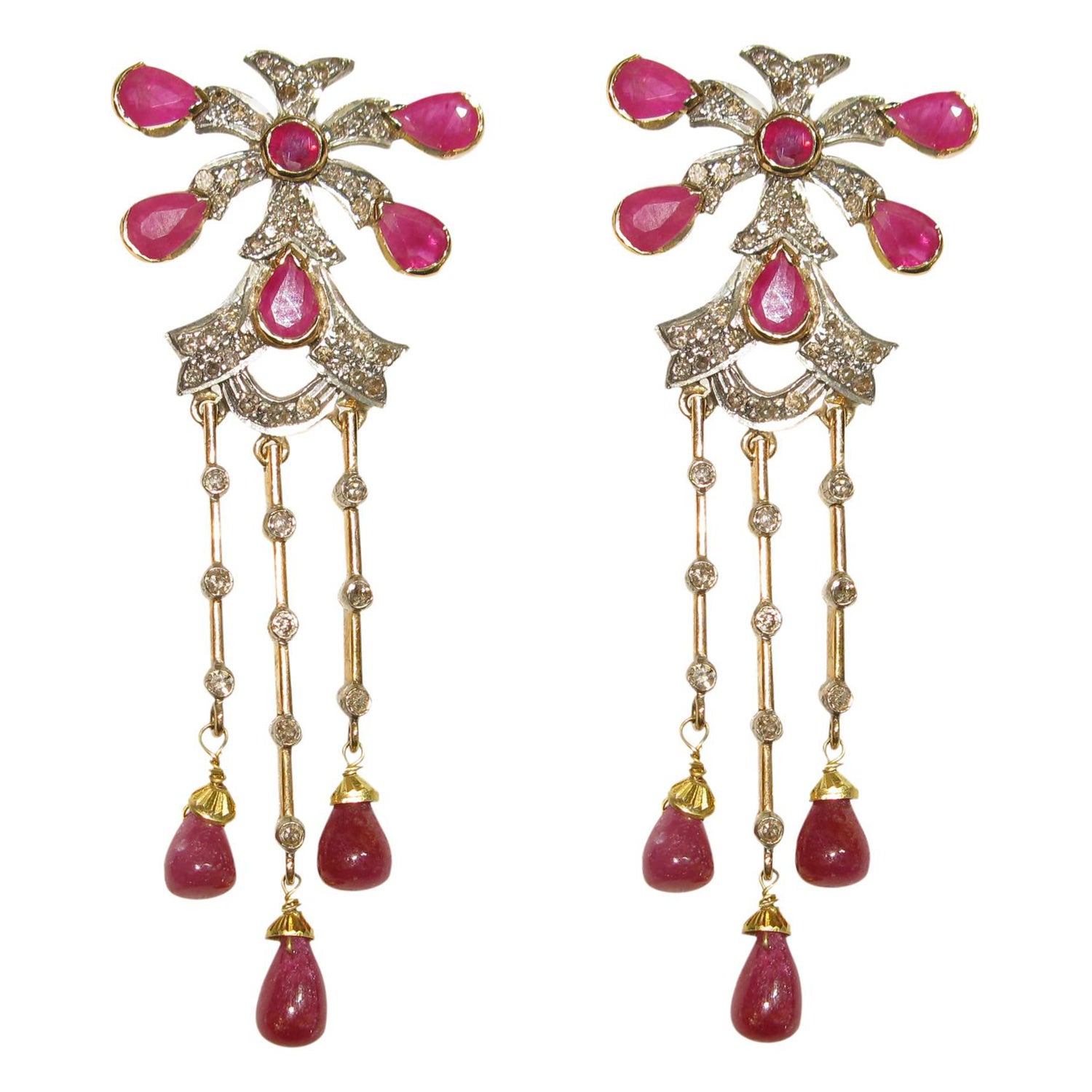 Longues boucles d'oreilles en or 18 carats avec rubis en forme de poire et diamants